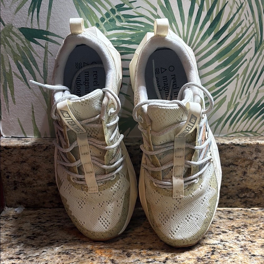 New Balance Cream Sneakers Casual Athletic Design